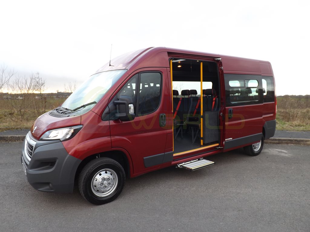 17 Seat Peugeot Boxer Drive On Car Licence School Minibus Leasing Right Side Step Out