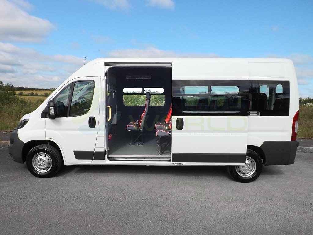 Peugeot Boxer 17 Seat CanDrive Professional Flexi Euro 6 ULEZ Compliant Minibus in White For Sale with Air Conditioning Cruise Control and Parking Sensors 