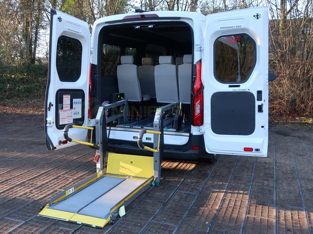 Maxus eDeliver9 Seat Minibus External Rear Split Lift Extended