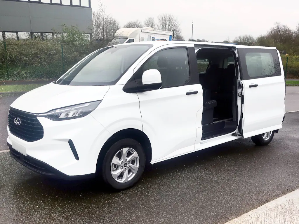 Ford-Tourneo-Custom-Zetec-External-Driverside-Door-Open