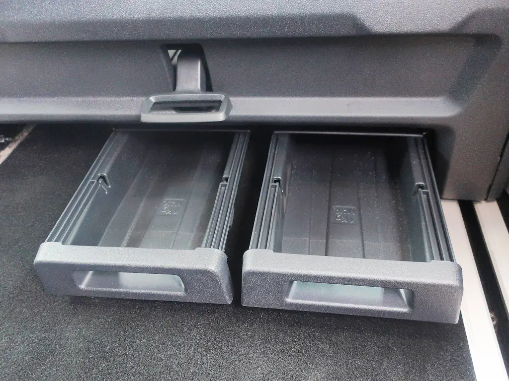 Ford-Tourneo-Custom-Zetec-Internal-CAB-Passenger-Seats-Rear-Row-Underseat-Storage
