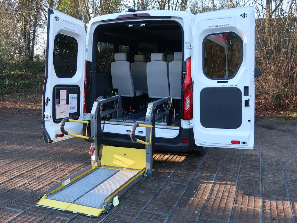 Maxus-eDeliver9-Seat-Minibus-External-Rear-Split-Lift-Extended