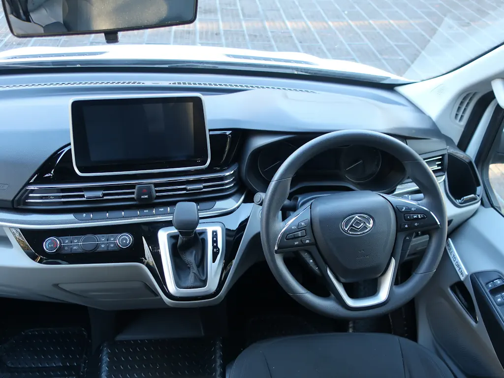 Maxus-eDeliver9-Seat-Minibus-Internal-CAB