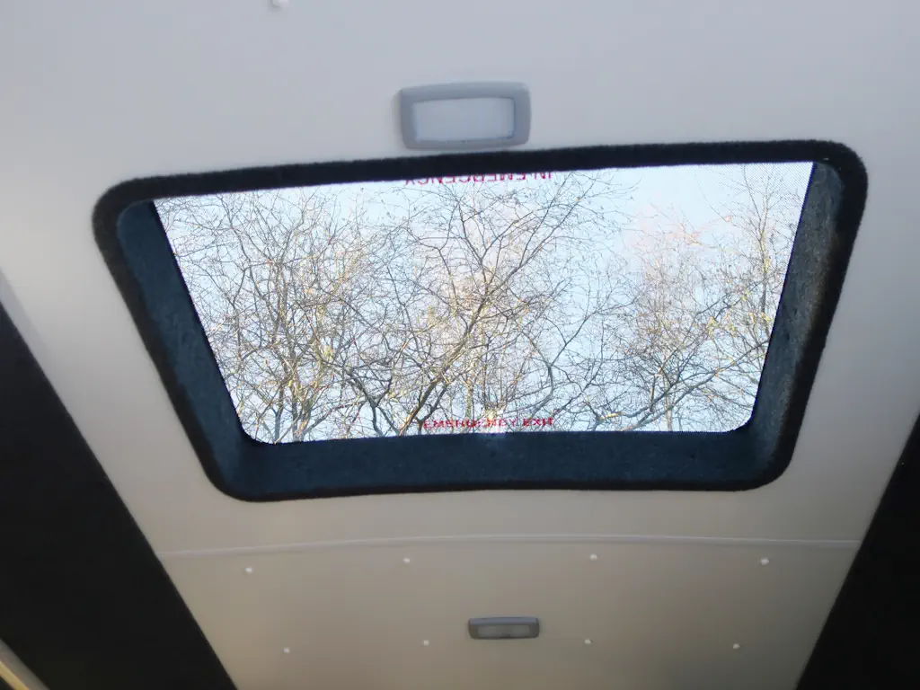 Maxus-eDeliver9-Seat-Minibus-Internal-Roof-Hatch