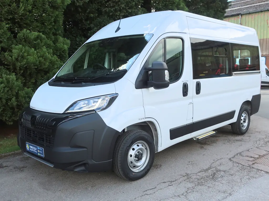 Peugeot-Boxer-Professional-15-Seat-Shuttle-Minibus-External-Front-Nearside