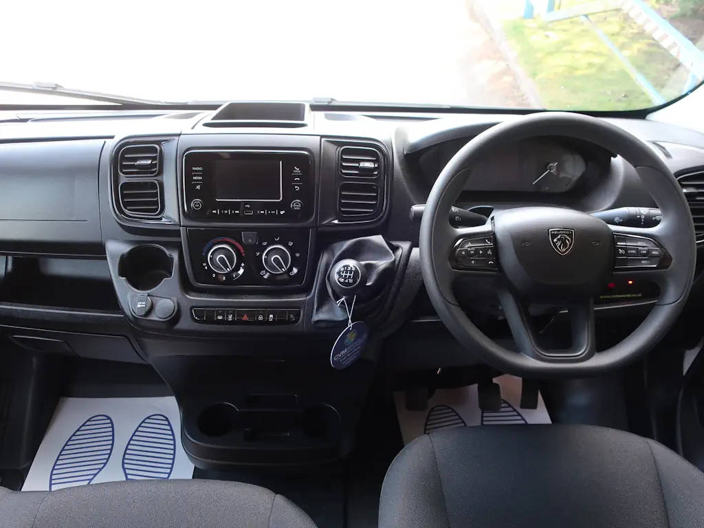 Peugeot-Boxer-Professional-15-Seat-Shuttle-Minibus-Internal-Cabin