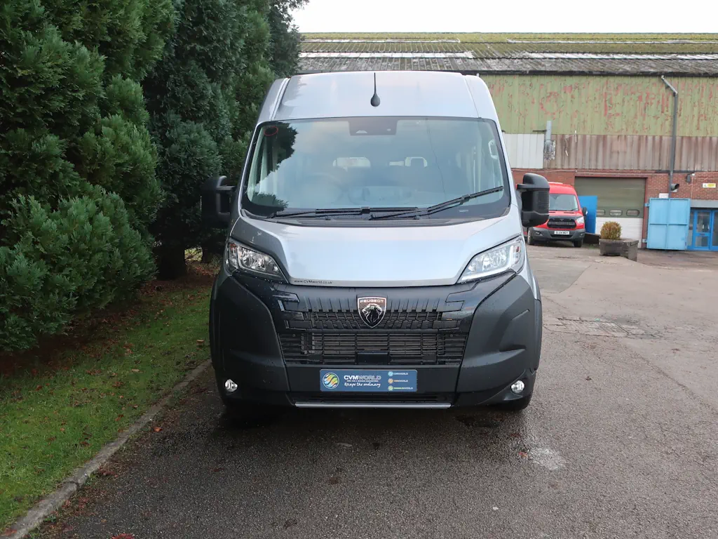 Peugeot-Boxer-Professional-17-Seat-Maxi-Minibus-External-Front