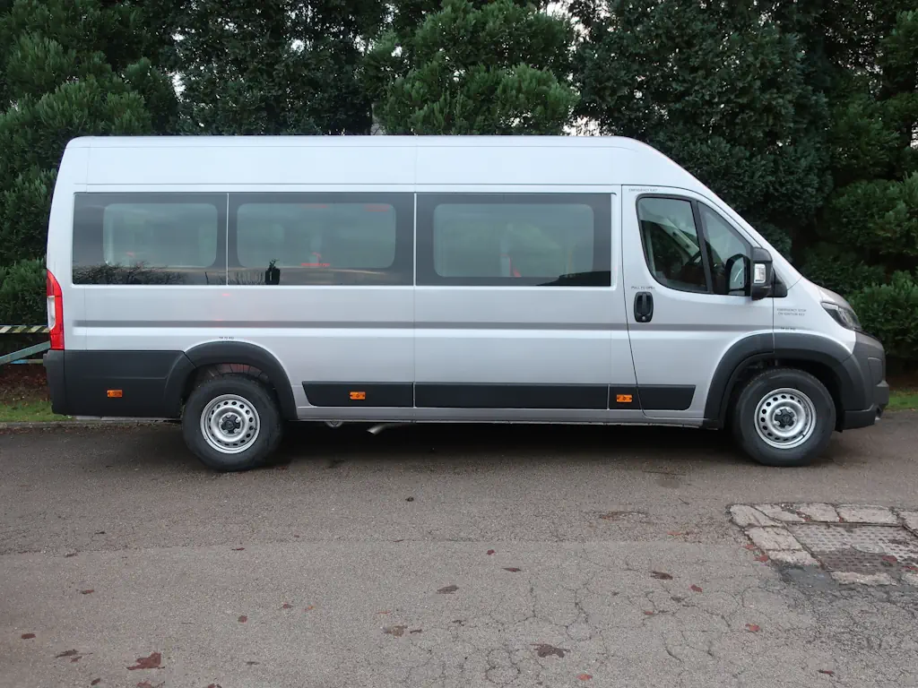 Peugeot-Boxer-Professional-17-Seat-Maxi-Minibus-External-Side-Right