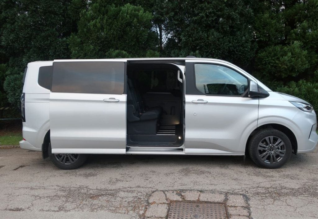 Small minibus side image