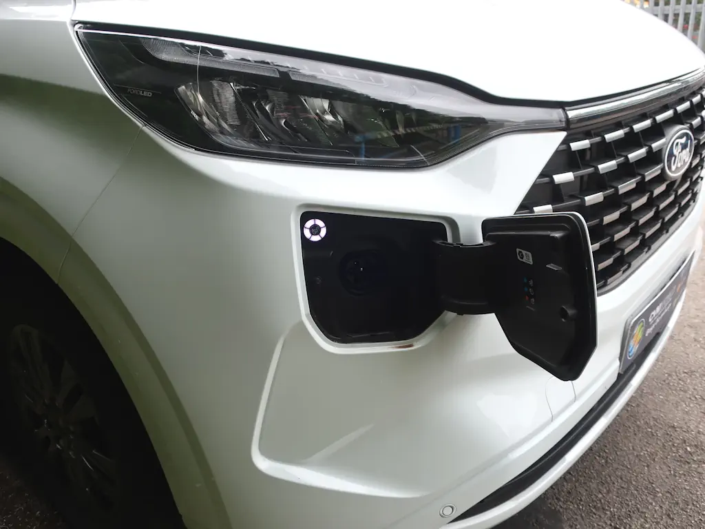 Ford-Tourneo-Titanium-PHEV-9-Seater-External-Charging-Point