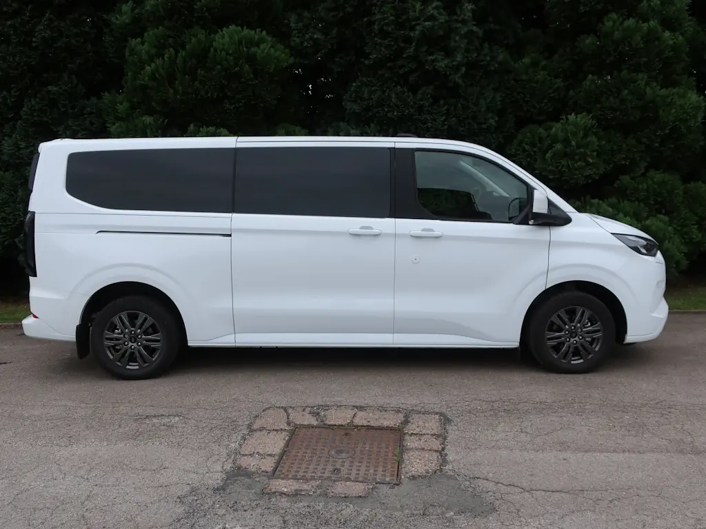 Ford-Tourneo-Titanium-PHEV-9-Seater-External-Offside