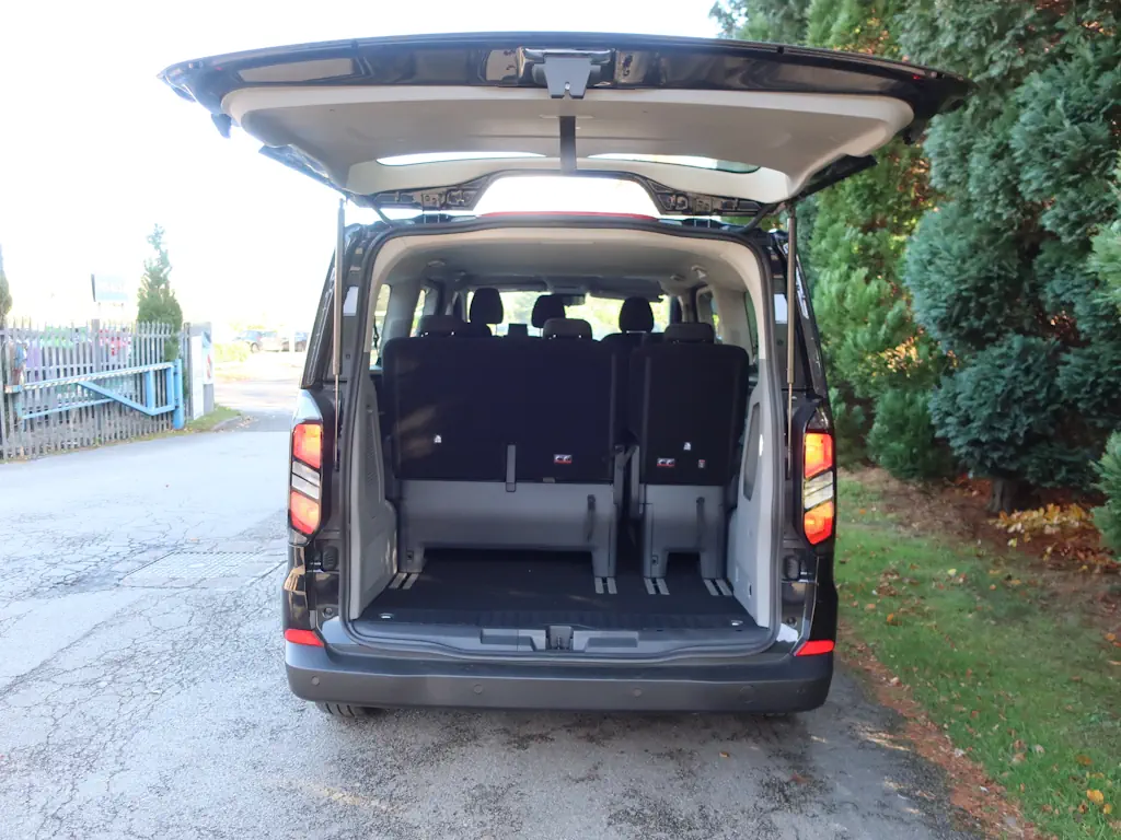 Ford-Tourneo-L2-Zetec-9-Seater-Minibus-External-Rear-Tailgate-Open