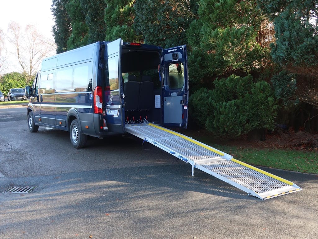 Vauxhall-Movano-16-Seat-maxi-Minibus-External-15ft-Ramp