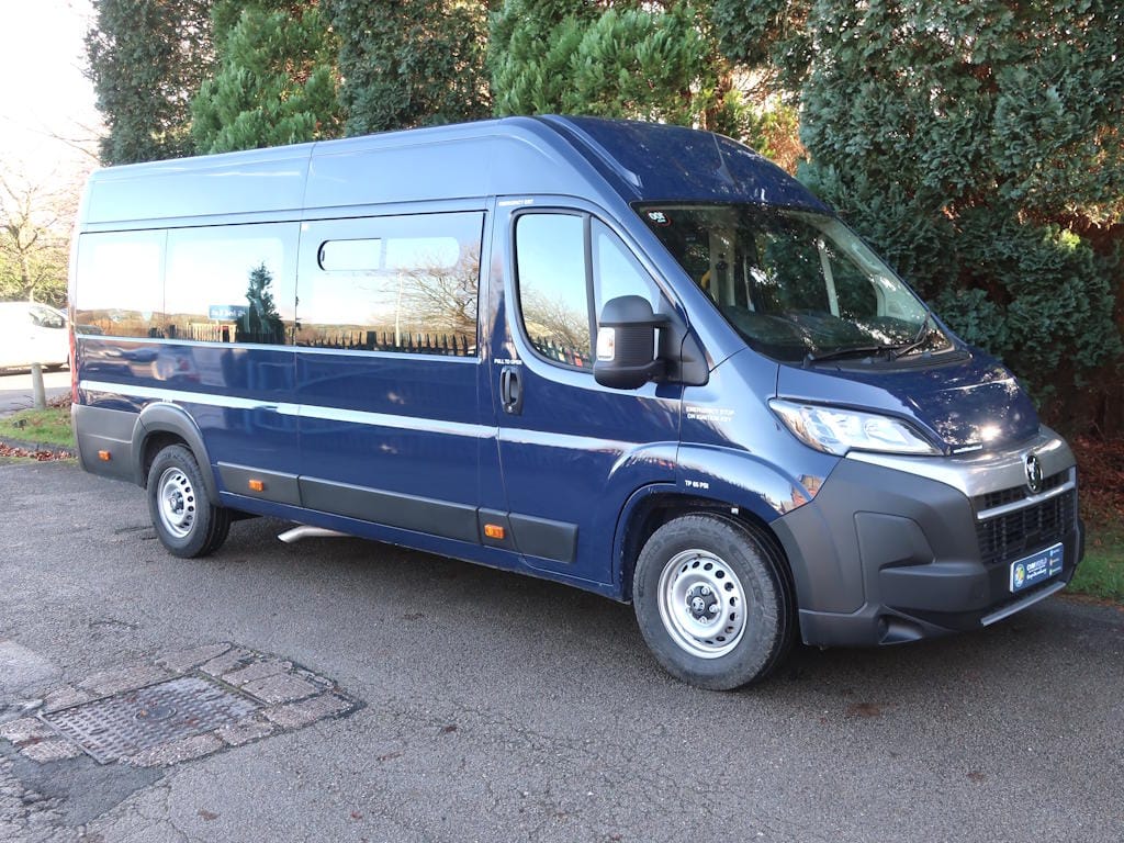 Vauxhall-Movano-16-Seat-maxi-Minibus-External-Front-Offside