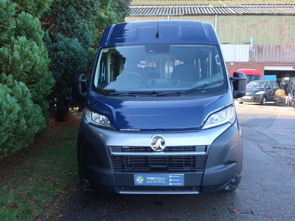 Vauxhall-Movano-16-Seat-maxi-Minibus-External-Front