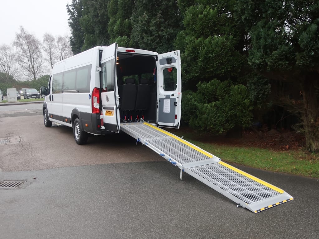 Vauxhall-Movano-17-Seat-maxi-Minibus-External-Ramp