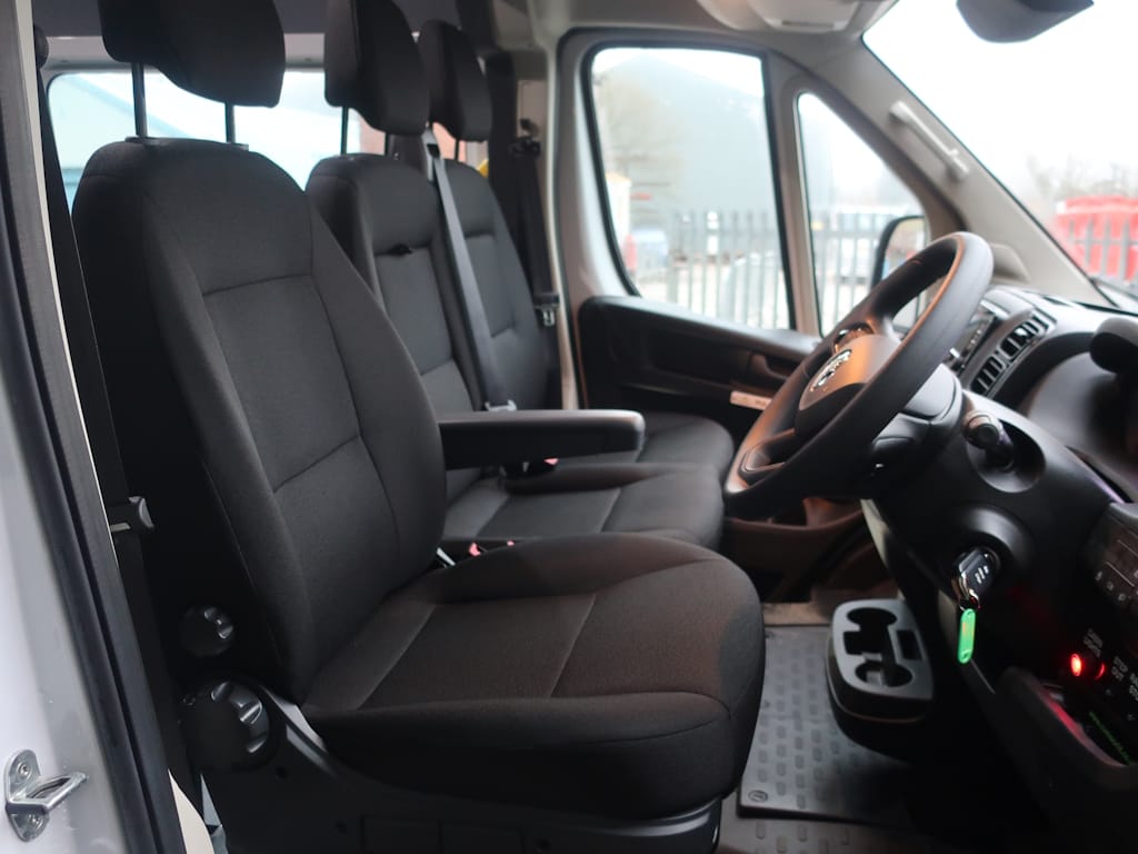 Vauxhall-Movano-17-Seat-maxi-Minibus-Internal-CAB-Seats