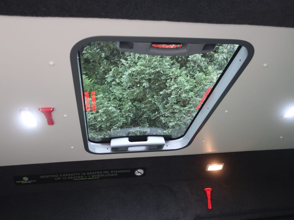 Vauxhall-Movano-17-Seat-maxi-Minibus-Internal-Roof-Hatch