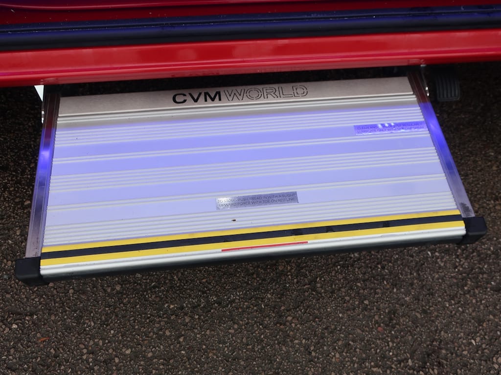 Vauxhall-Movano-17-Seat-maxi-Tizziano-Red-External-Side-Step